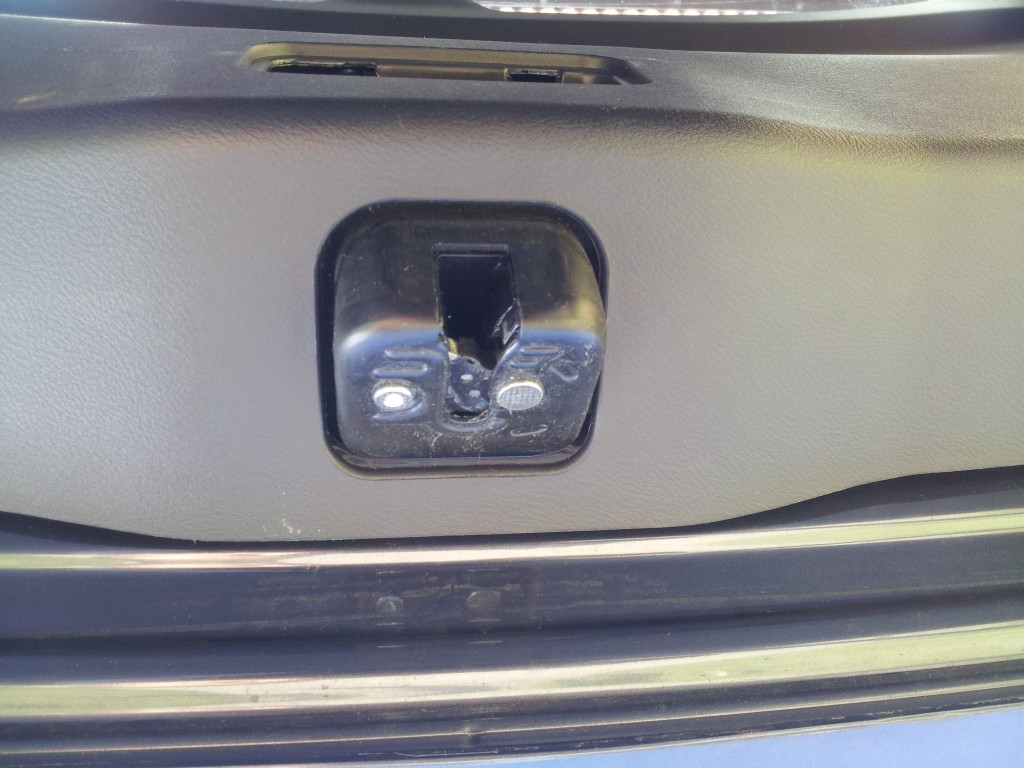 How to fix a loose rear latch on a Honda CRV Boot Door